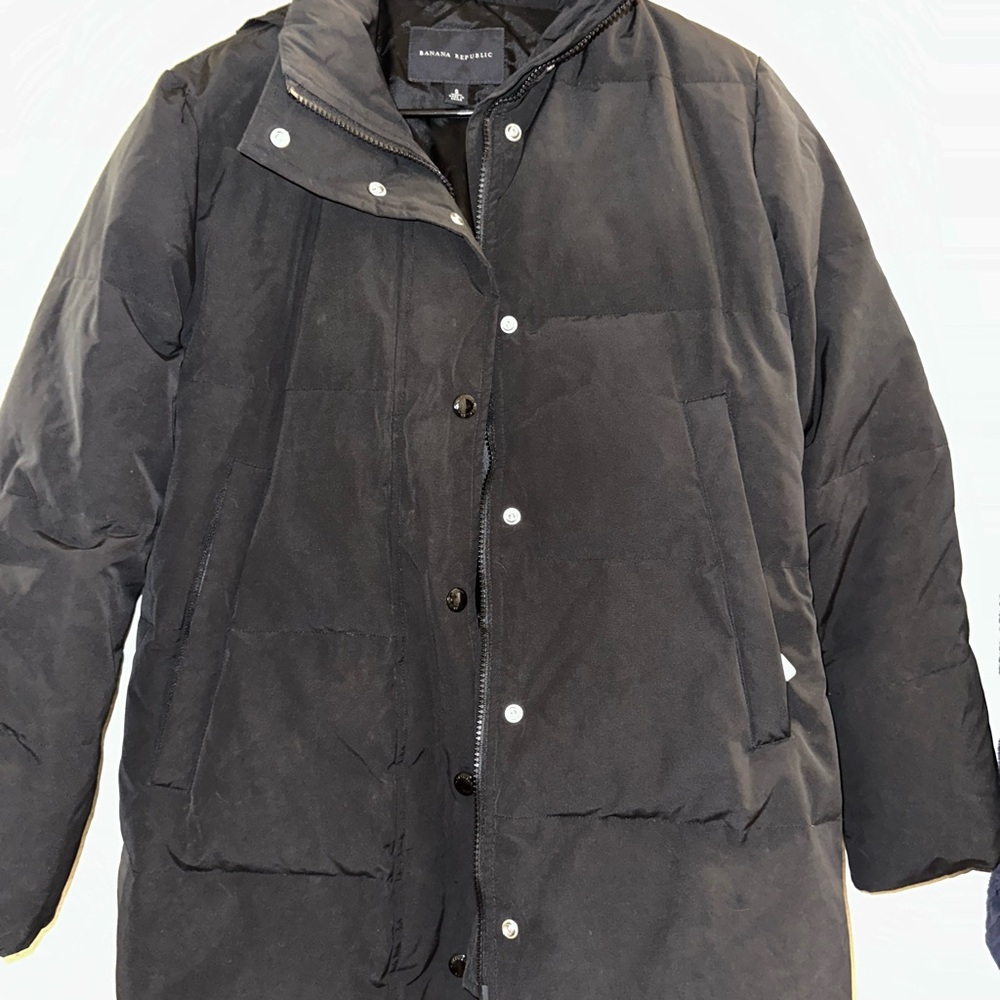 Banana Republic Black Puffer Jacket with Hood and Insulated Design